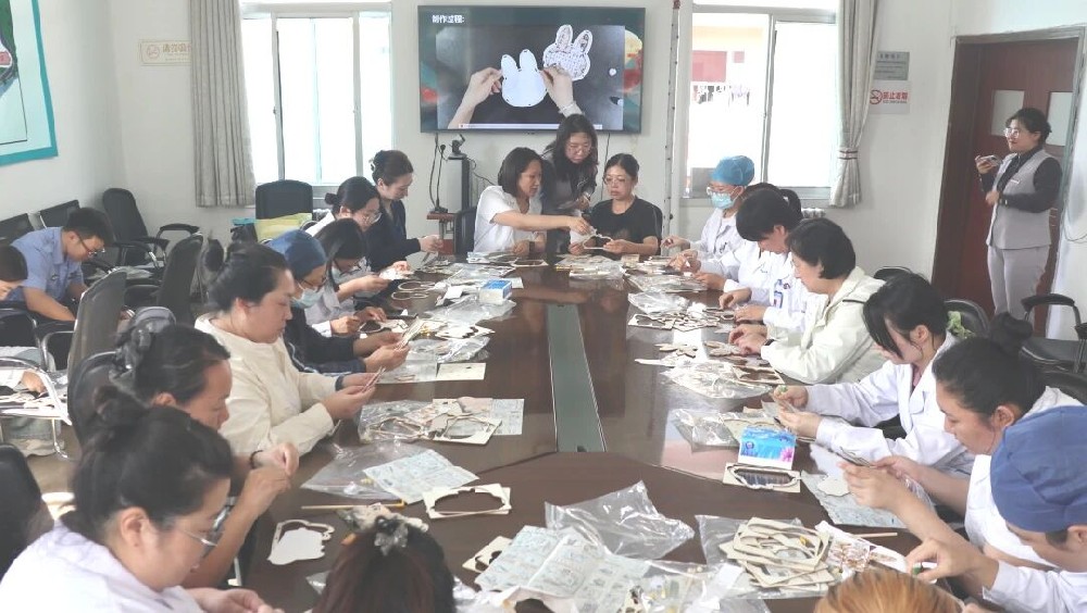 【七彩家文化】巧手制花灯 温馨迎中秋——锦州市传染病医院开展古风花灯制作主题活动