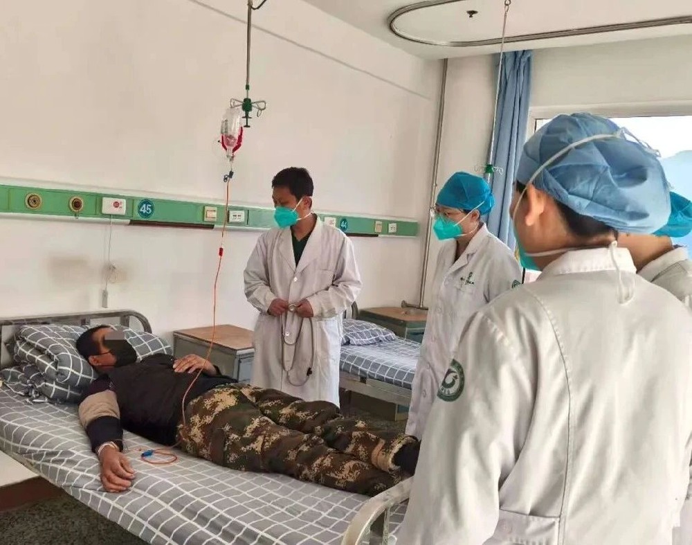 【医德医风】精准诊疗罕见眼结核 优质服务获锦旗——记结核内三科副主任周皓成功诊疗一名眼结核患者