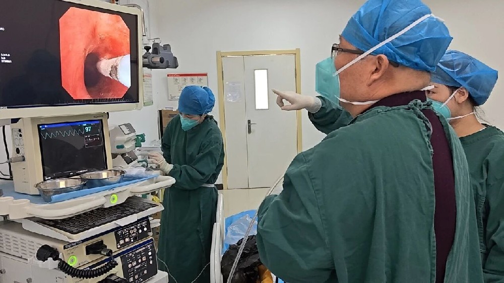 【技术突破】锦州市传染病医院结核内四科主任康立文成功开展经支气管镜下冷冻治疗术